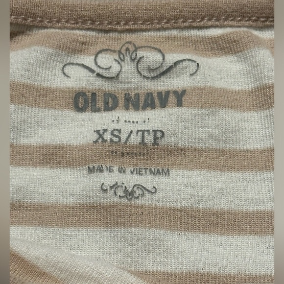 Old Navy Fitted Shirt with Quarter Sleeves - Picture 4 of 5